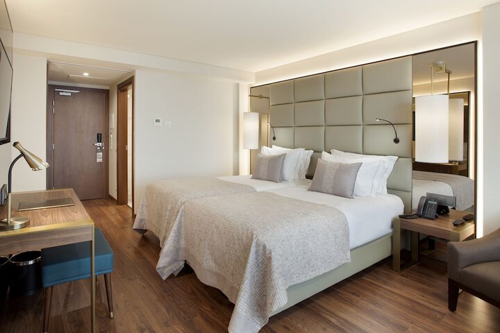 Room 12 of 42