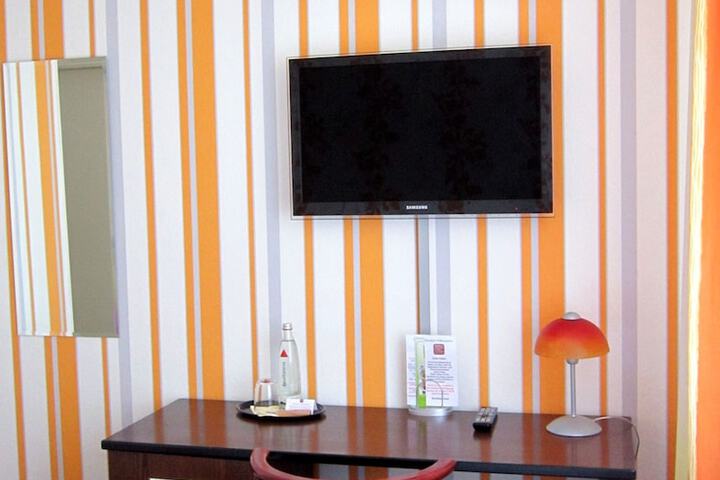 Room 4 of 34