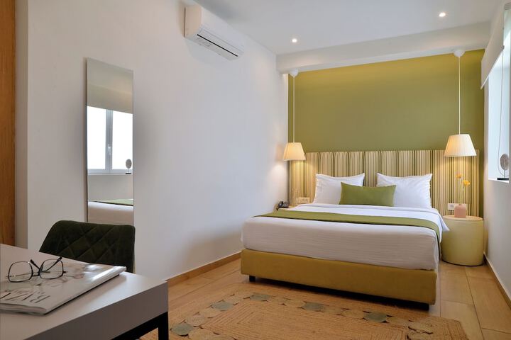 Room 9 of 37