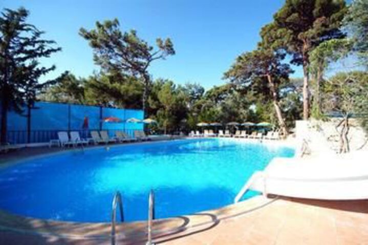 Pool 9 of 15