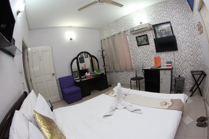 Room 18 of 144