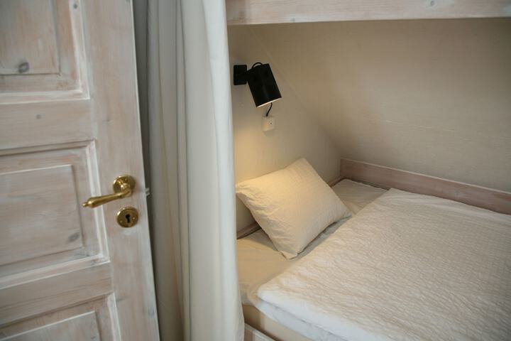 Room 6 of 189
