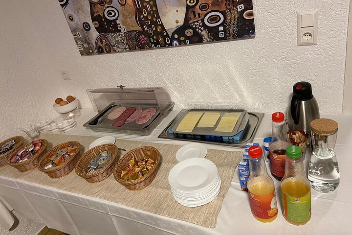 Dining 63 of 76