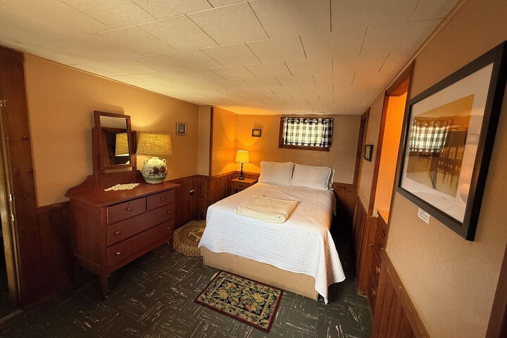 Room 47 of 212