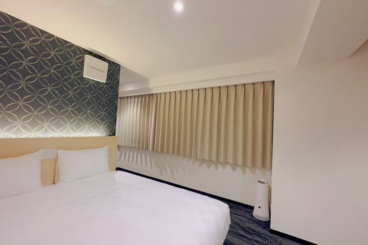 Room 15 of 28