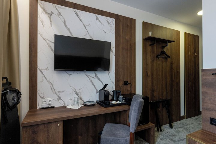 Room 16 of 28