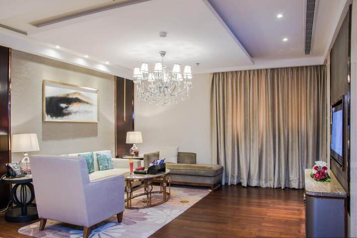Room 16 of 36