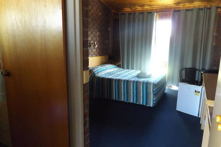 Room 11 of 50