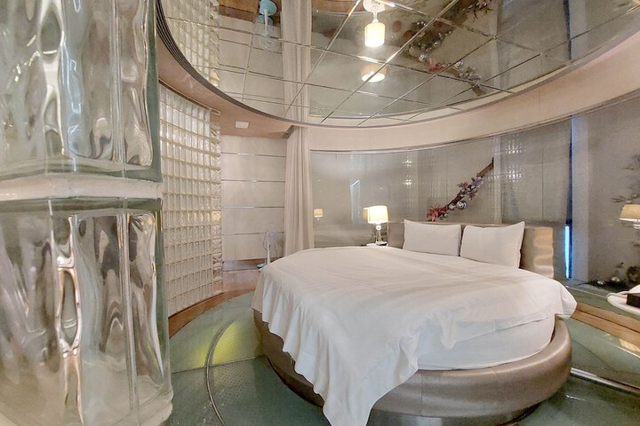 Room 14 of 69