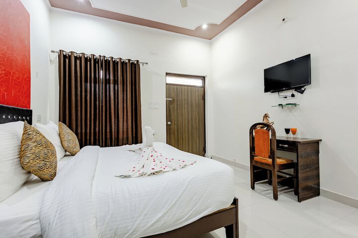 Room 10 of 38