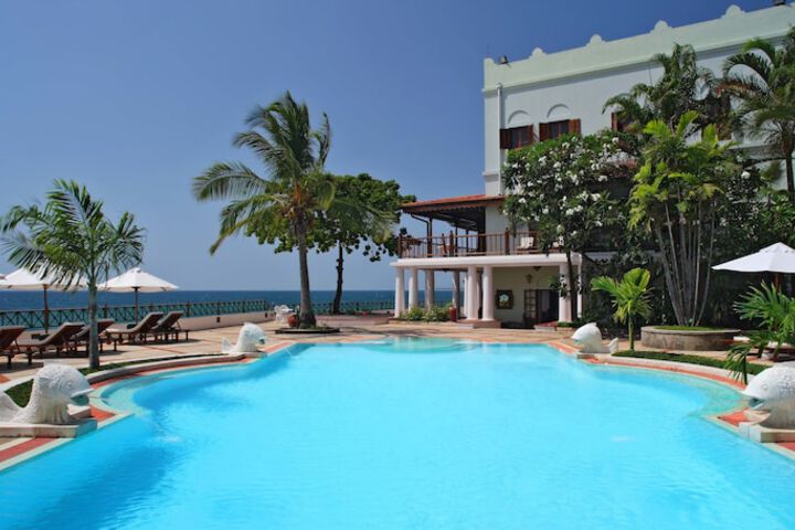 Hotel Pool