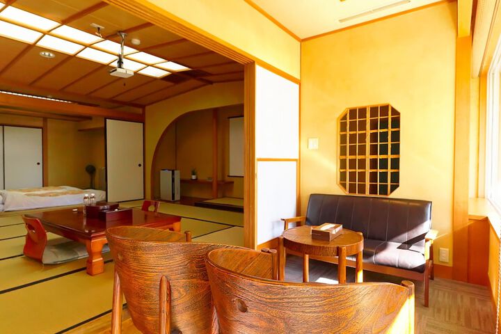 Room 3 of 22