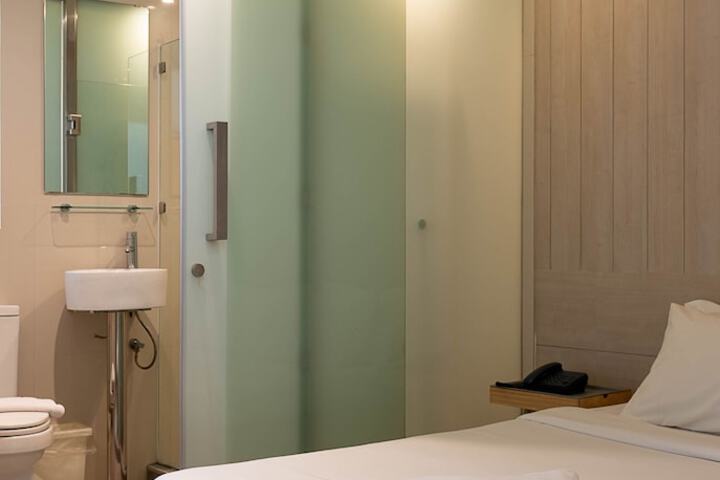 Room 16 of 25