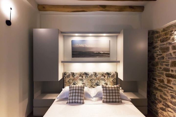 Room 4 of 183