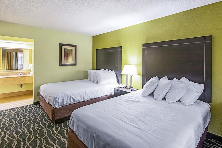 Standard Room, King or Two Doubles (3 of 24)