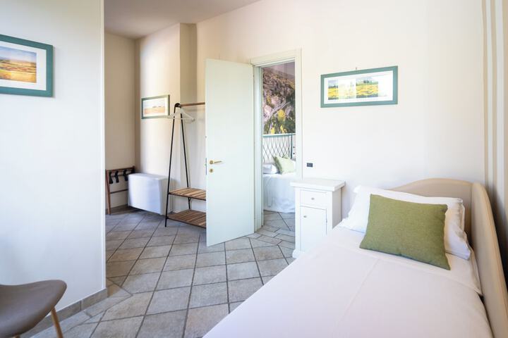 Room 21 of 53