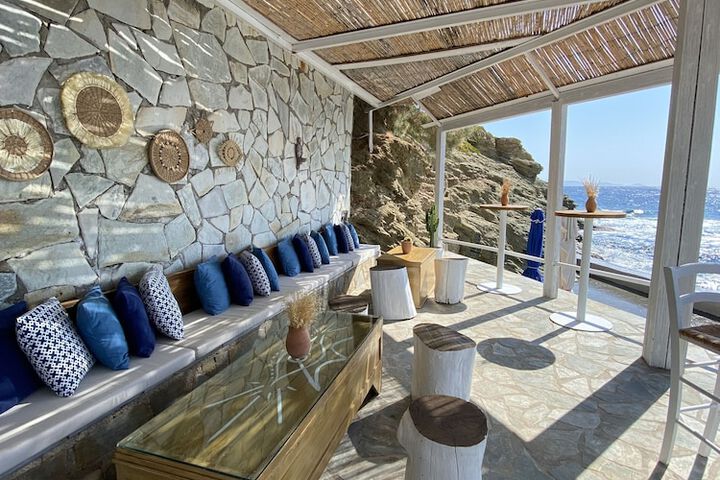 Lounge 192 of 266