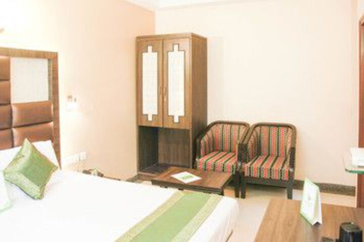 Room 12 of 39
