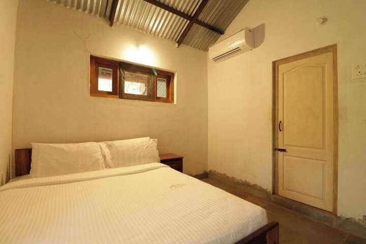 Room 11 of 28