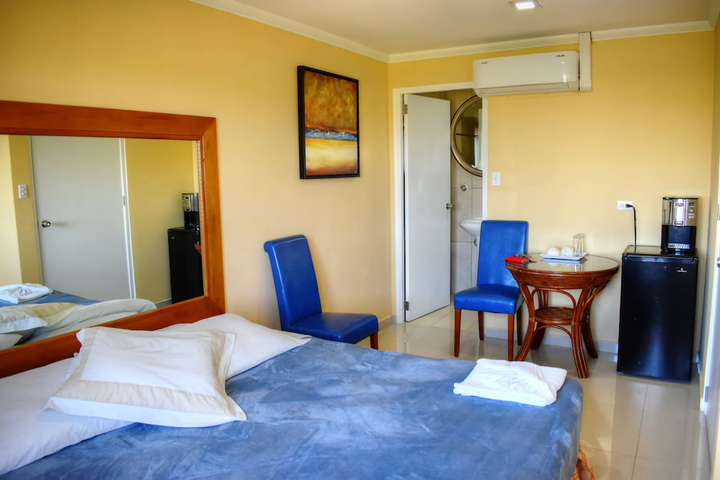 Room 8 of 10