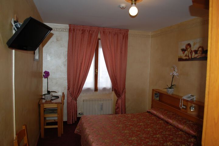 Room 9 of 46