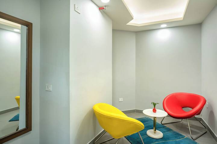 Room 6 of 8