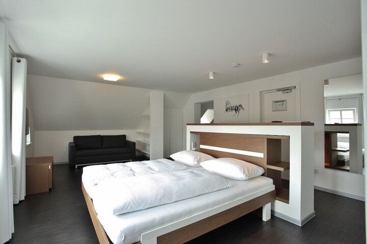 Room 11 of 35