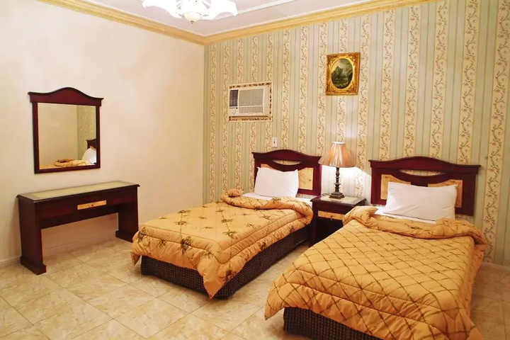 Room 5 of 13