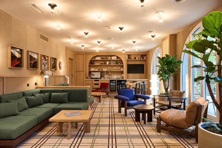 Entrance & Lobby