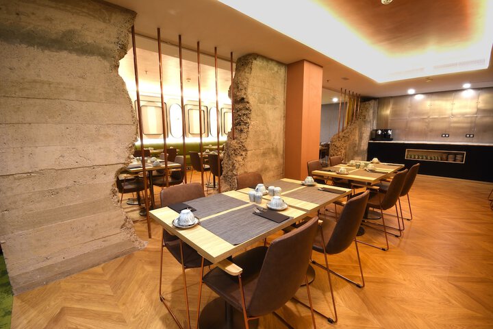 Dining 39 of 65