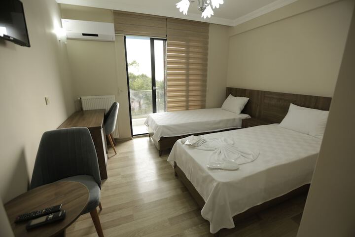 Room 6 of 16