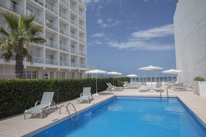 Hotel Pool