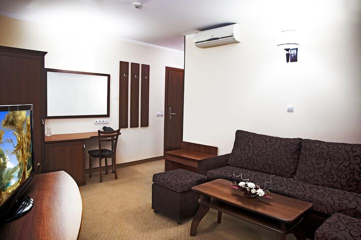 Room 42 of 93