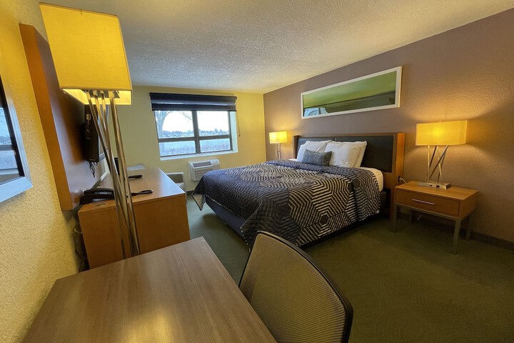 1 King Bed Lake View (3 of 15)