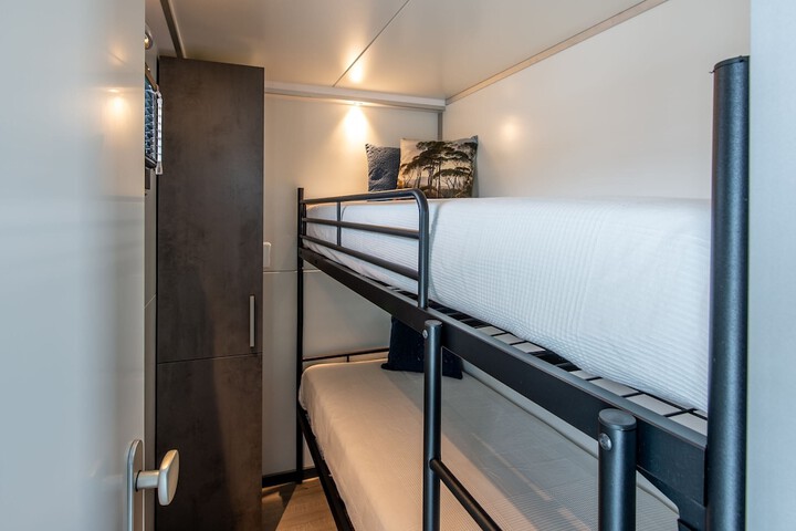 Room 17 of 27