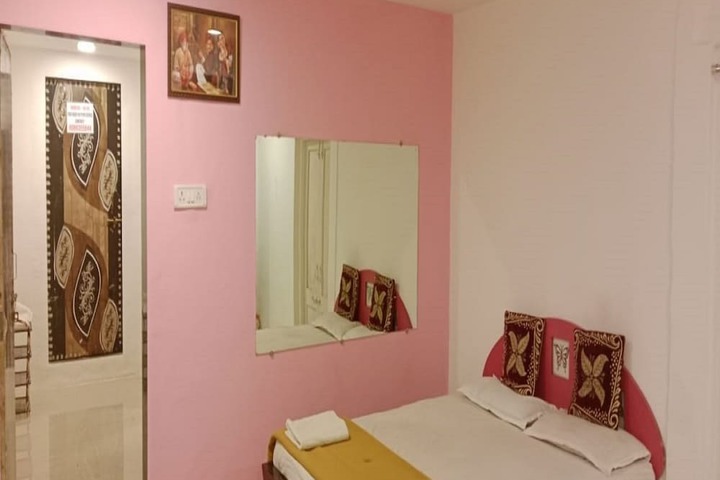 Room 6 of 28