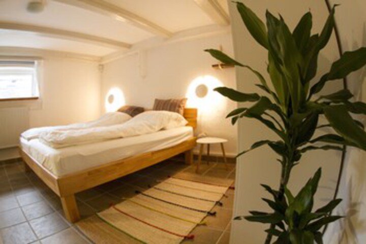 Room 8 of 10