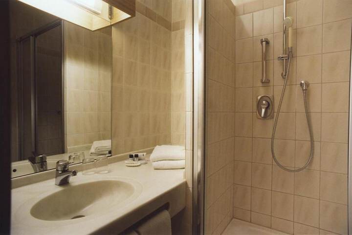 Room 35 of 73