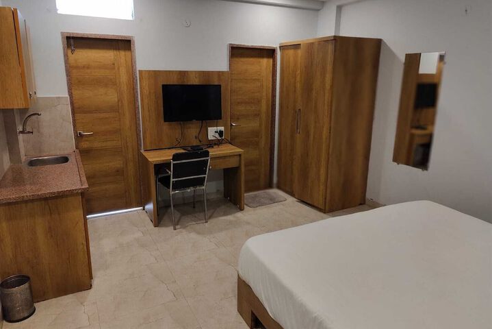 Room 8 of 17