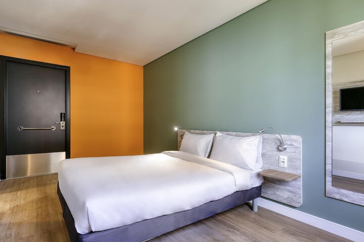 Room 30 of 43