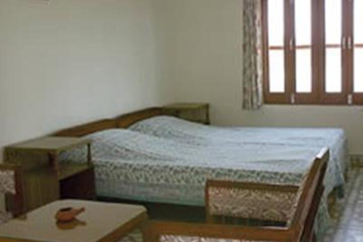 Room 4 of 5