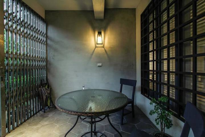 THE GREY LOFT ONE