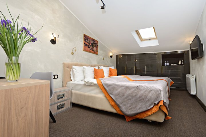 Room 56 of 83