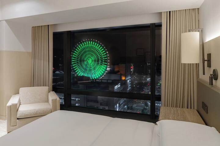 Room 27 of 106