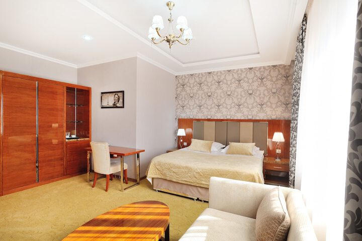 Room 2 of 37