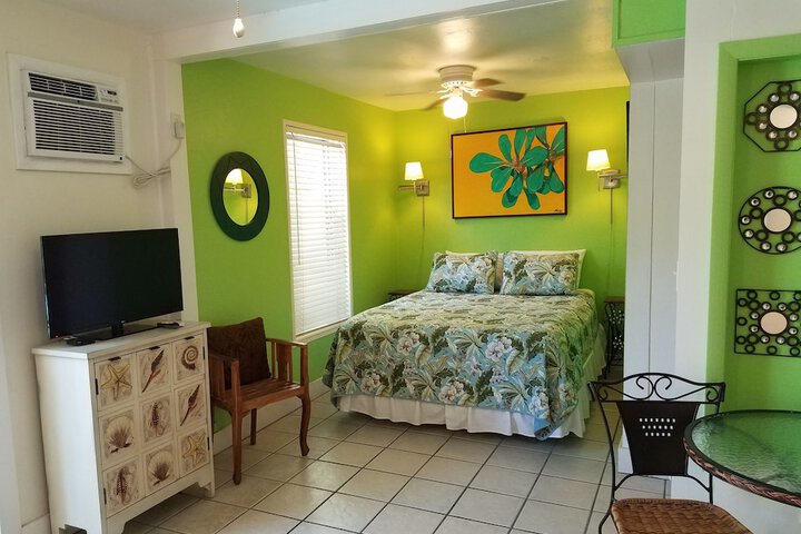Room 5 of 218