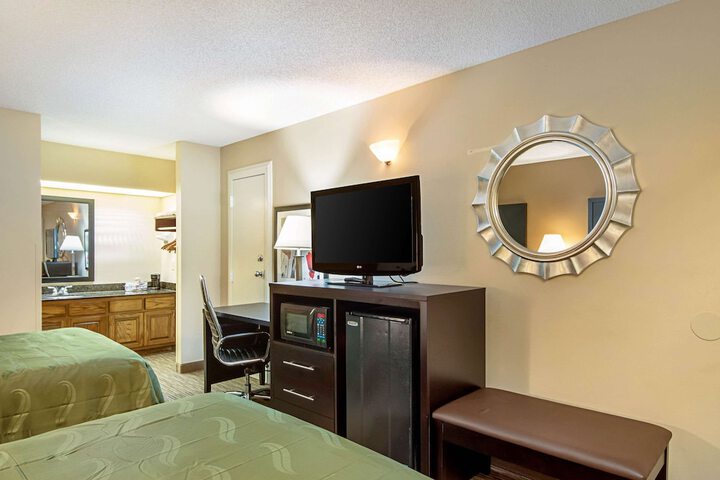 2 Double Beds (7 of 9)