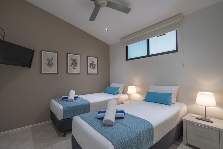 Room 4 of 43
