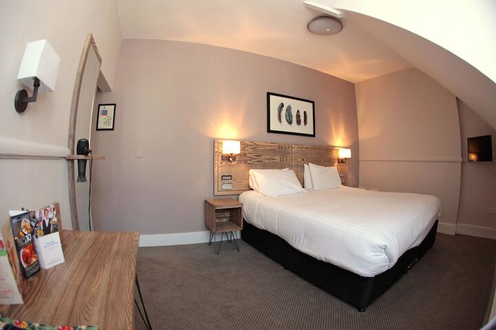 Room 4 of 31