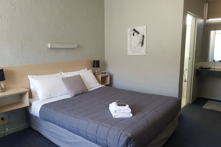 Room 3 of 38